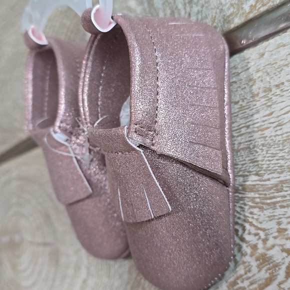 Cat & Jack Metallic Pink Faux Leather Fringe Moccasins - Picture 3 of 11